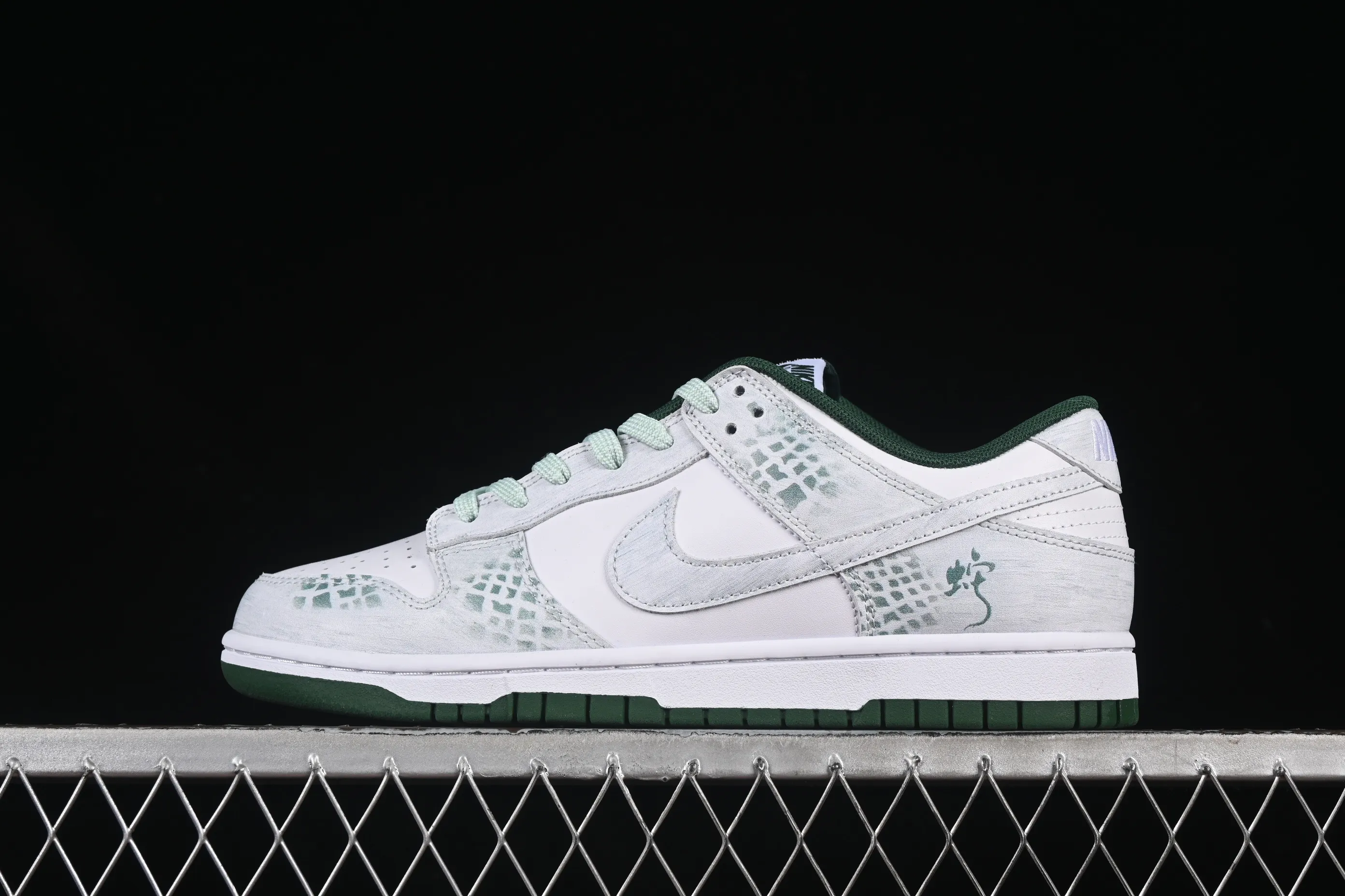 All Categories Nk SB Dunk Series Nk SB Dunk Low High-end Customized Low-top Shoes Nike SB Dunk Low Limited Edition for the Year of the Snake Bi Snake Low-top Casual Shoes DD1391-101